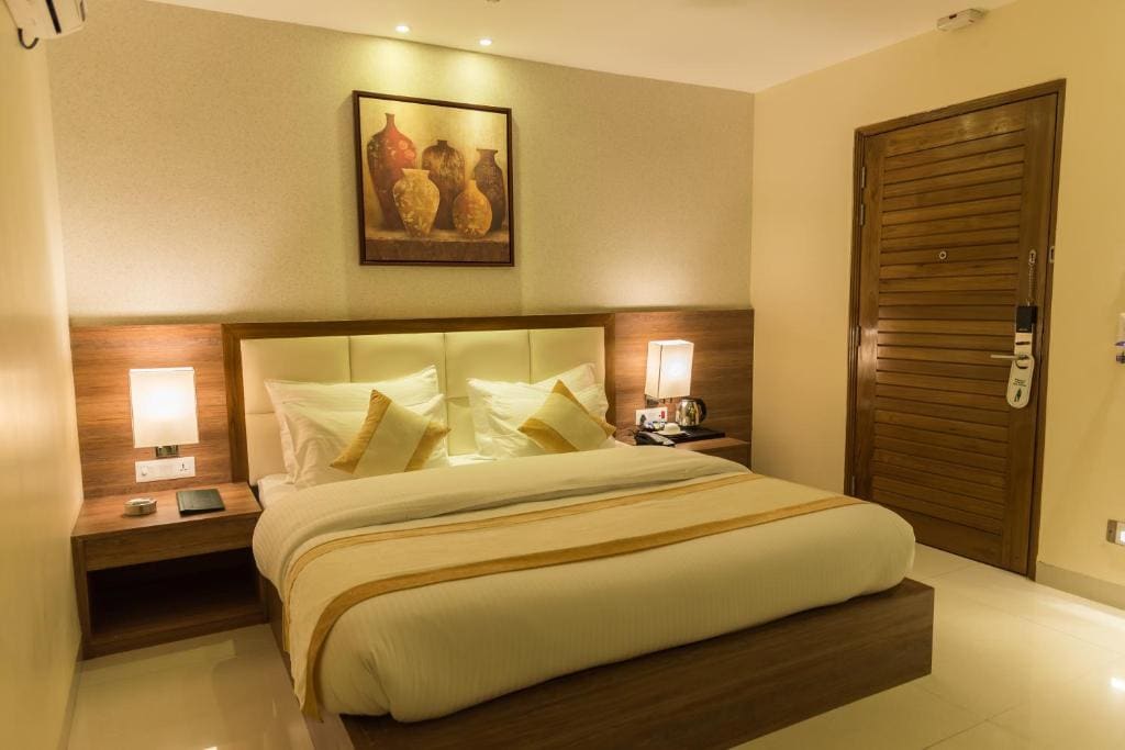 Deluxe King AC room - Image 1