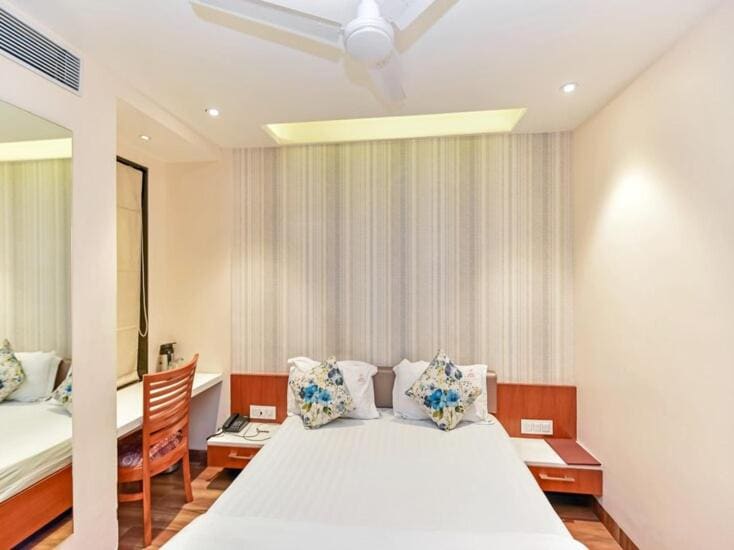 Deluxe Room room - Image 3