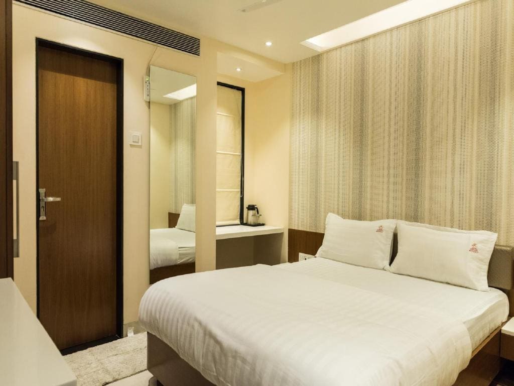 Superior Deluxe Double or Twin Room room - Image 2