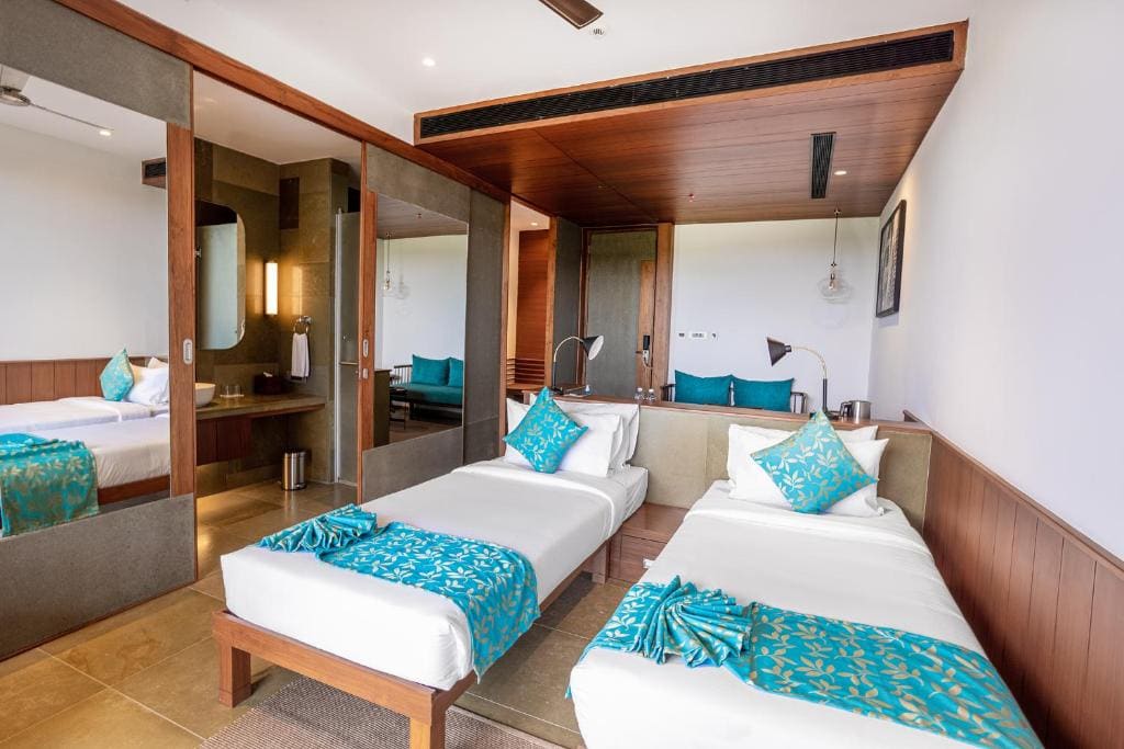 Deluxe Double or Twin Room with Balcony room - Image 2