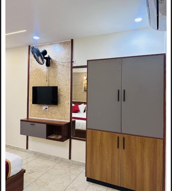 Deluxe Queen Room room - Image 2