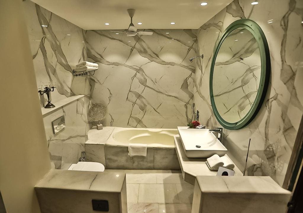 Deluxe Room with Bath Tub, INR 500 OFF on Airport Transfer and Spa Session room - Image 3