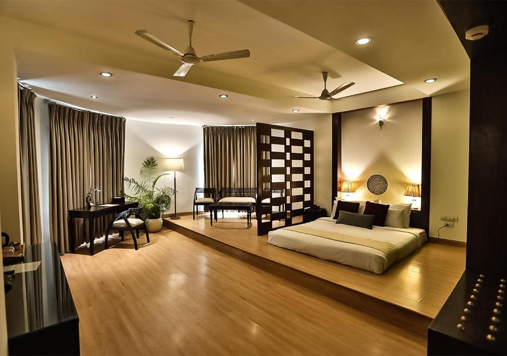 Suite, INR 500 OFF on Airport Transfer and Spa Session room - Image 2