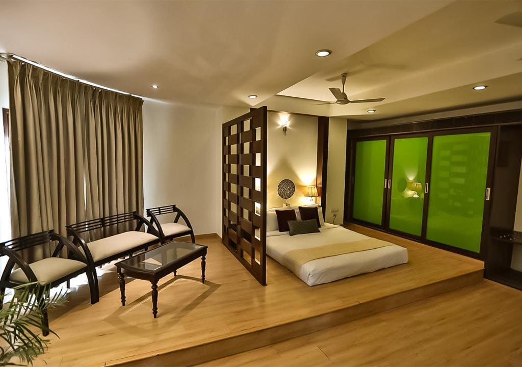 Suite, INR 500 OFF on Airport Transfer and Spa Session room - Image 1