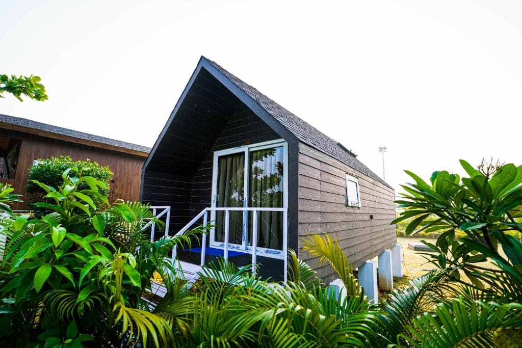 Wooden Cottage room - Image 3