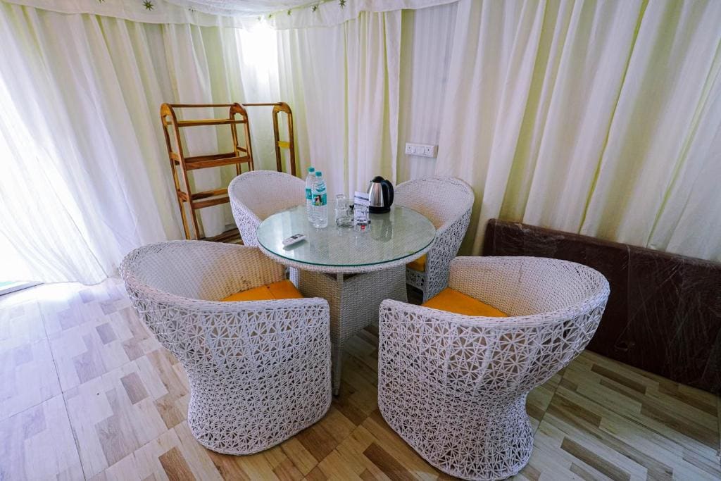 Medium tent Cottage room - Image 1