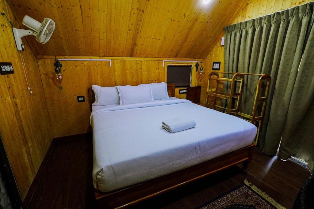 Small tent Cottage room - Image 1