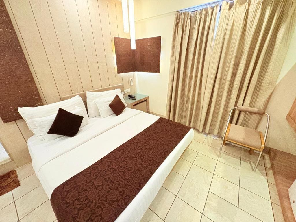 Deluxe King Room room - Image 1