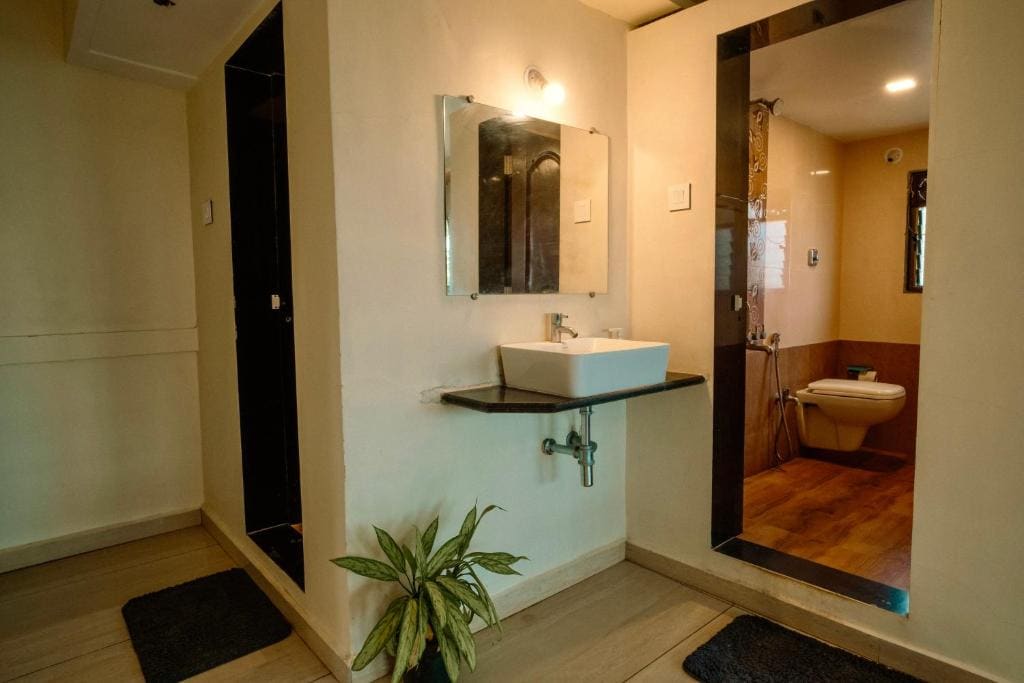 Deluxe Family Room room - Image 2