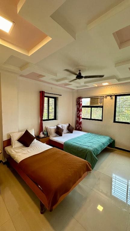 Double Room with Balcony room - Image 2
