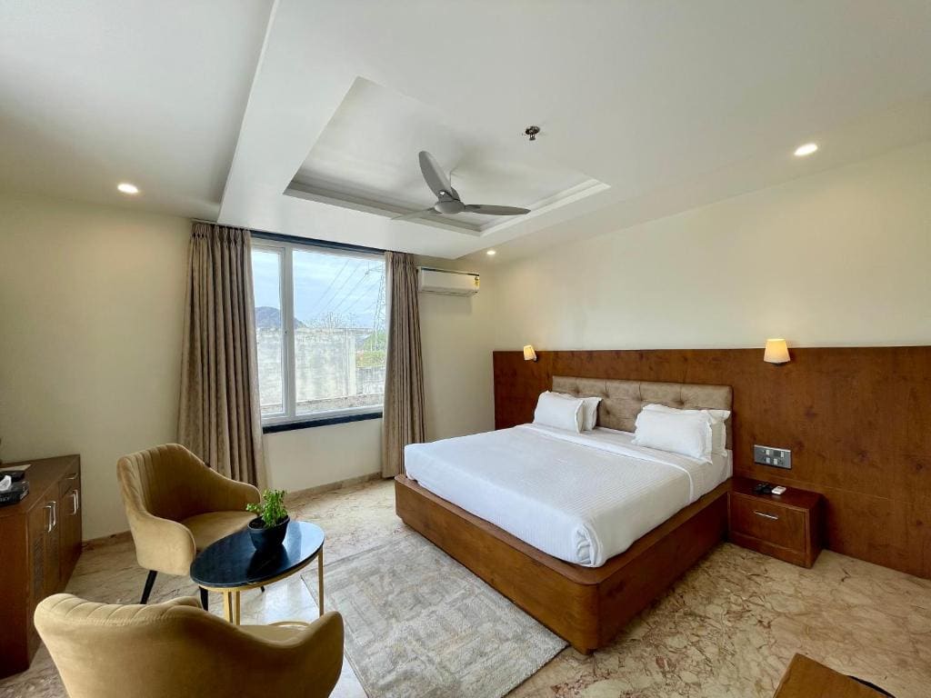 Double Room with Mountain View room - Image 1