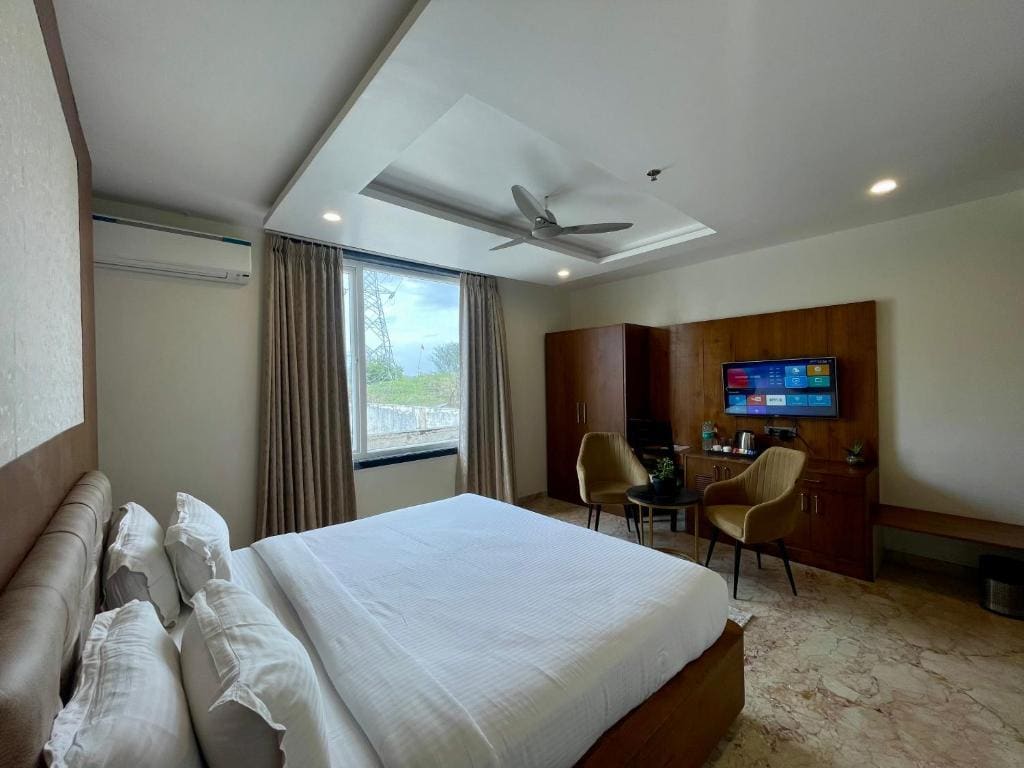 Double Room with Mountain View room - Image 3