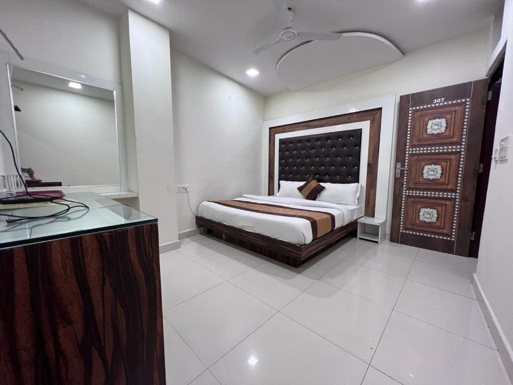 Deluxe Room room - Image 2
