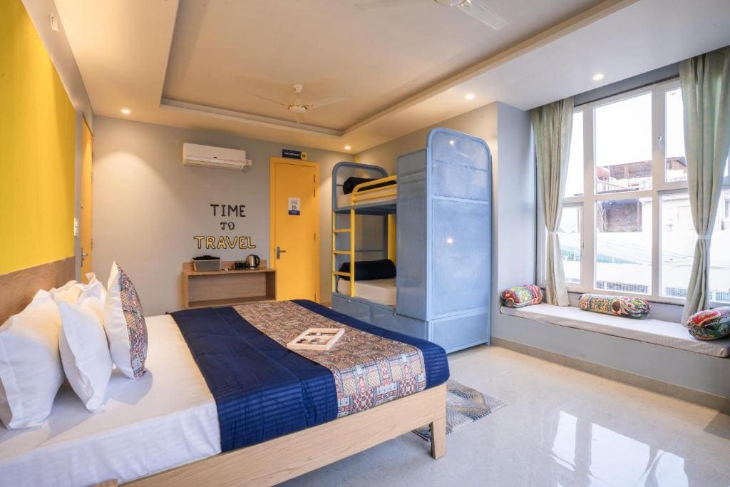 Deluxe Quadruple Room room - Image 2