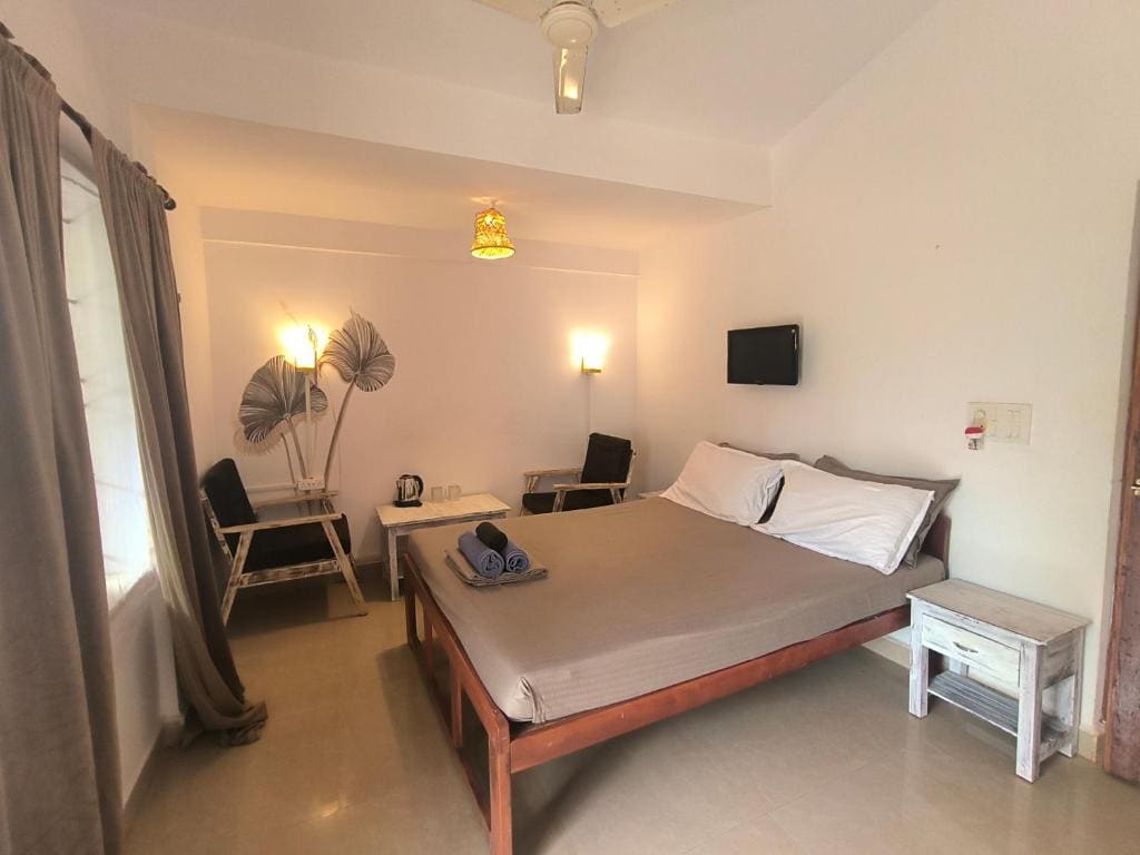 Standard Double Room with Fan room - Image 3