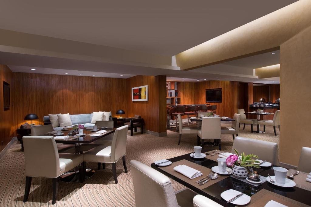 Presidential Suite, 1 King, Club lounge access room - Image 3