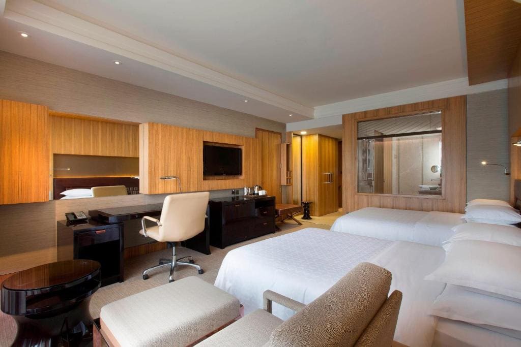 Premier Deluxe, Guest room, 2 Queen, City view room - Image 2