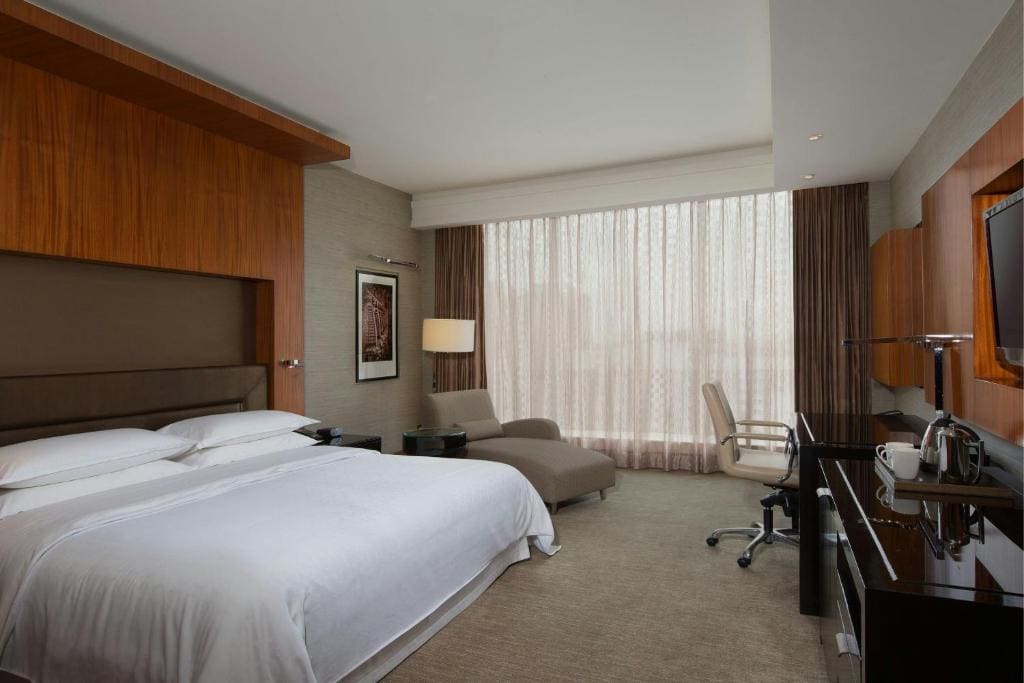 Sheraton Club, Club Level, Guest room, 1 King room - Image 2