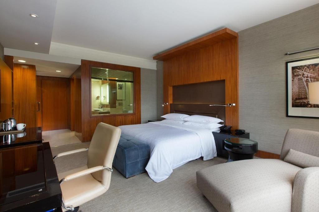 Sheraton Club, Club Level, Guest room, 1 King room - Image 1