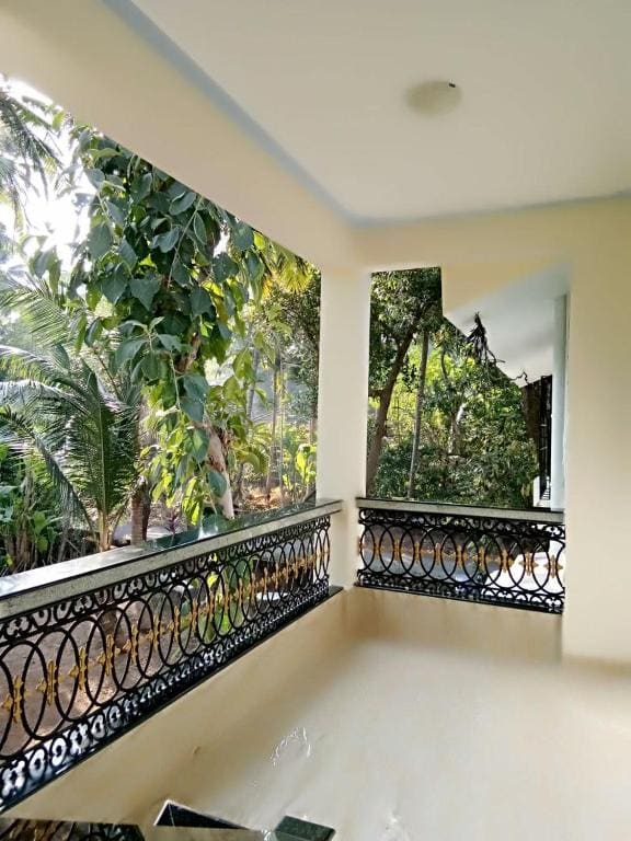 Deluxe Double Room with Balcony room - Image 3