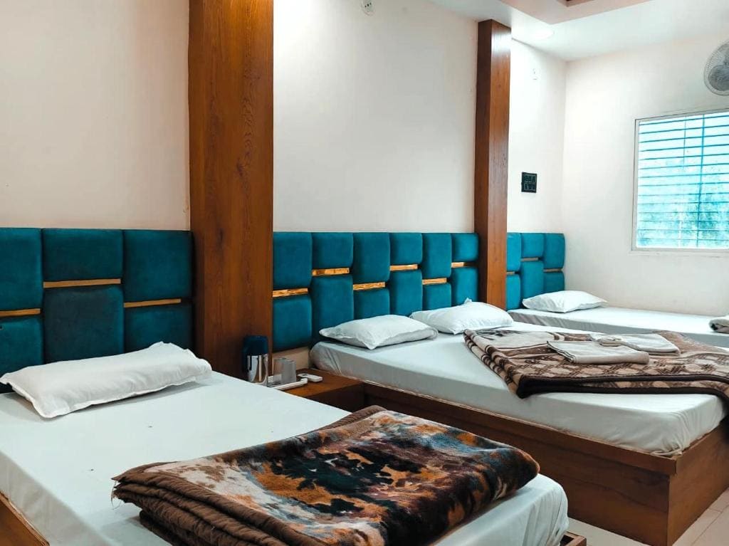 Quadruple Room with Bathroom room - Image 2