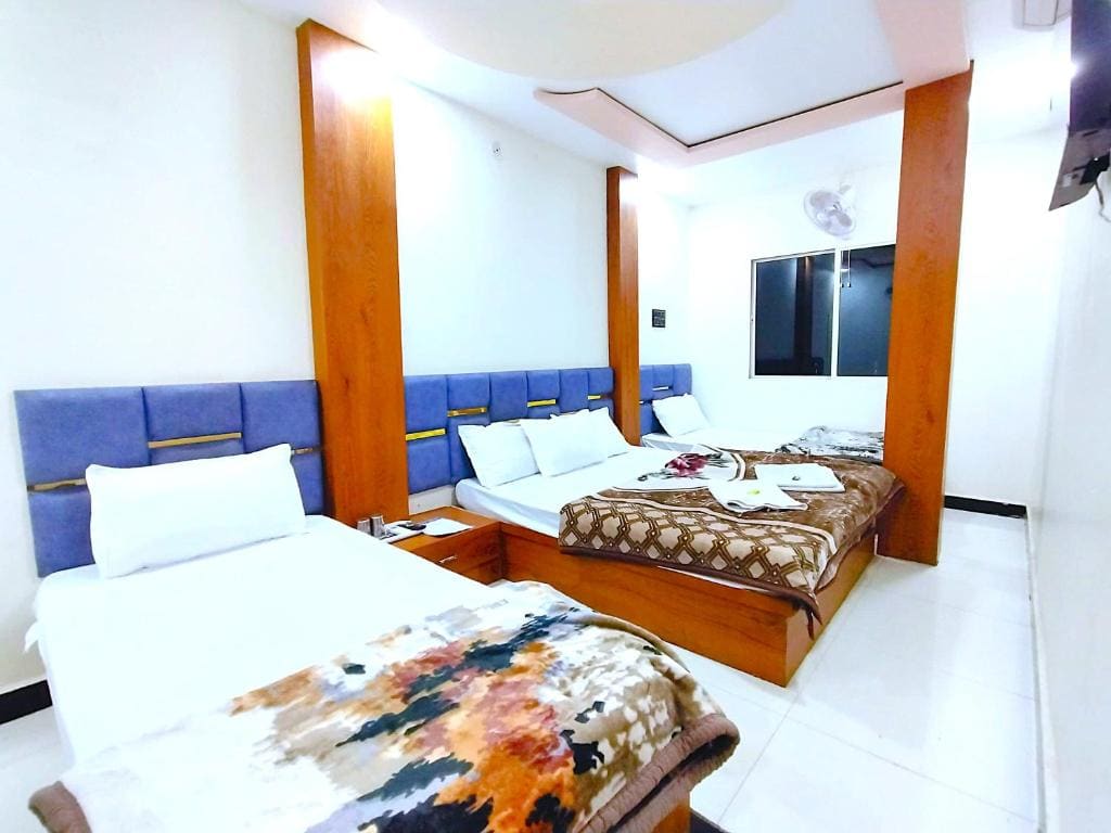 Quadruple Room with Bathroom room - Image 1