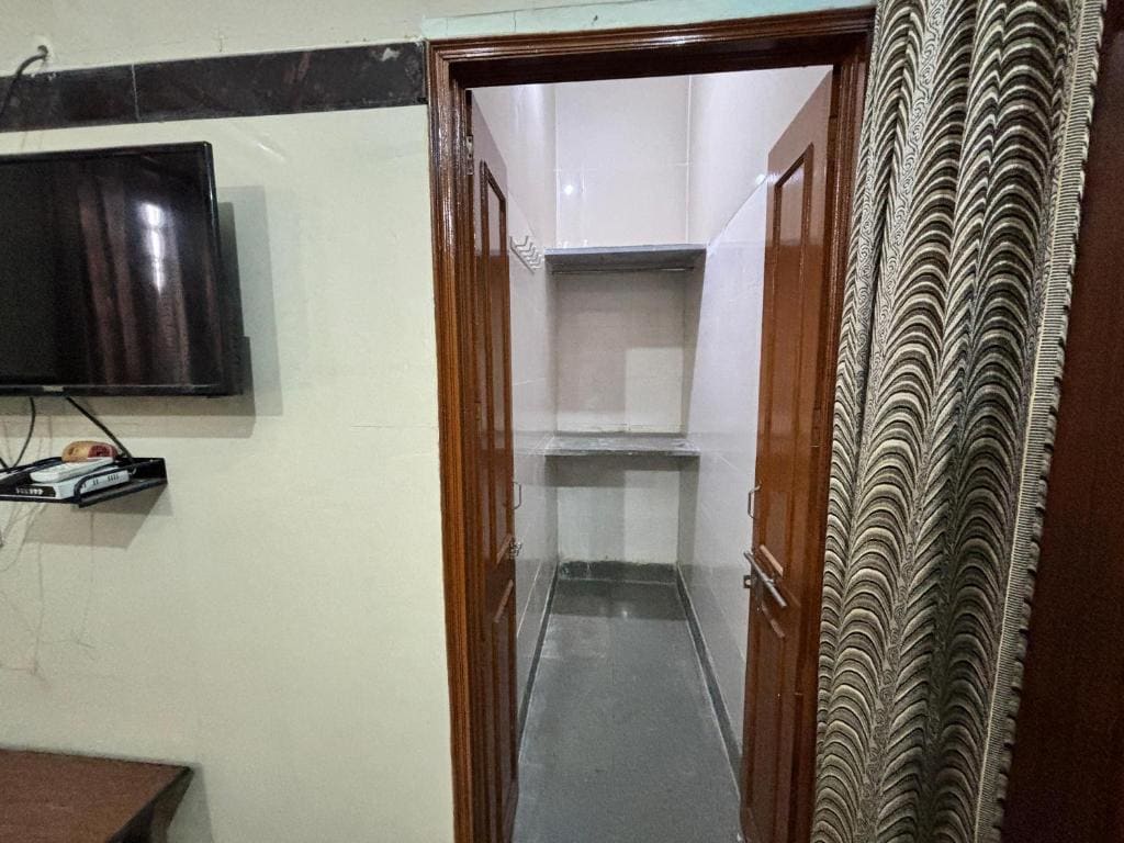 Budget Double Room room - Image 3