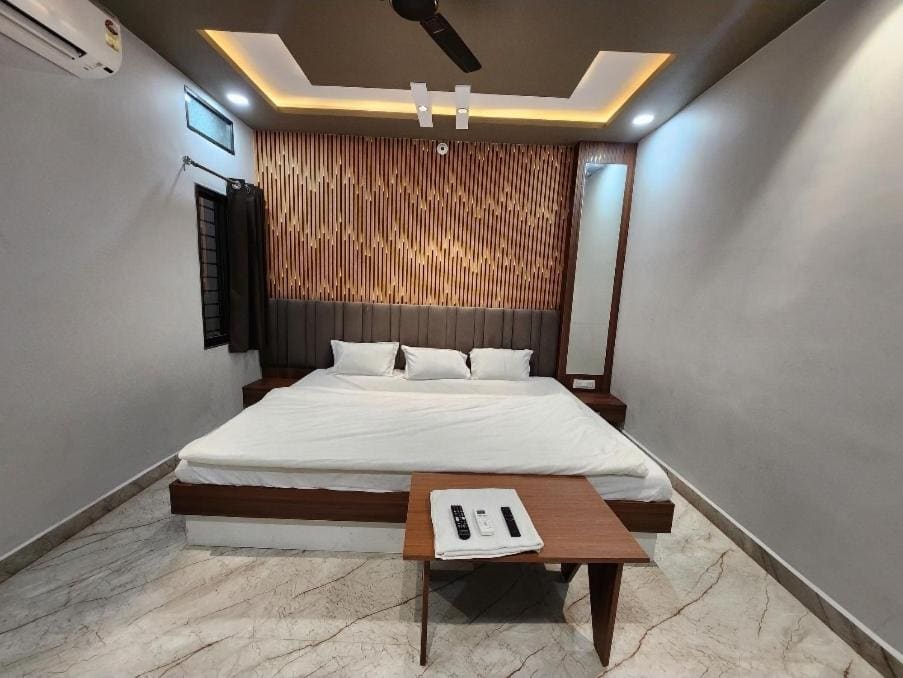 Double Room with Private Bathroom room - Image 2