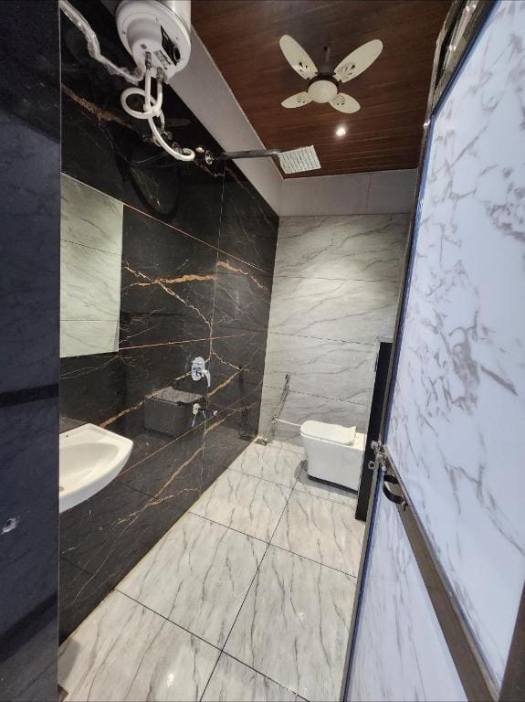 Double Room with Private Bathroom room - Image 3