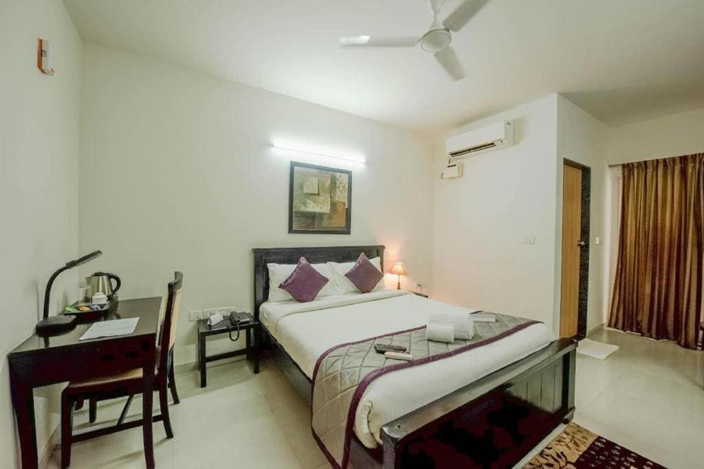 Deluxe Queen Room room - Image 2