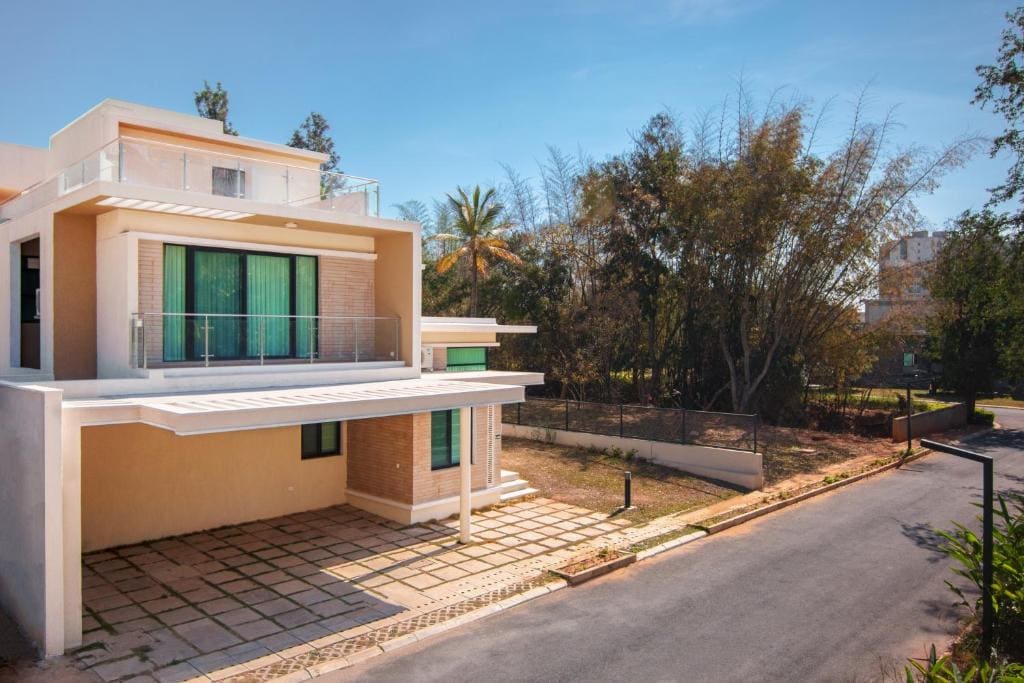 Signature Villa (3BHK) with 1 Way Airport Transfer,Happy Hours(2+1 on IMFL) and Complimentary Fruit Basket and 10% off on F&B room - Image 2
