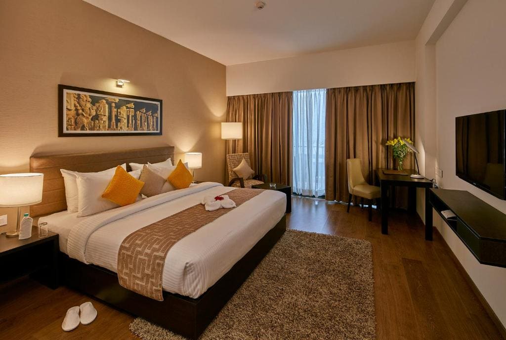 Signature Suite with Balcony with 10% off on F&B, 2+1 on IMFL happy hours room - Image 2