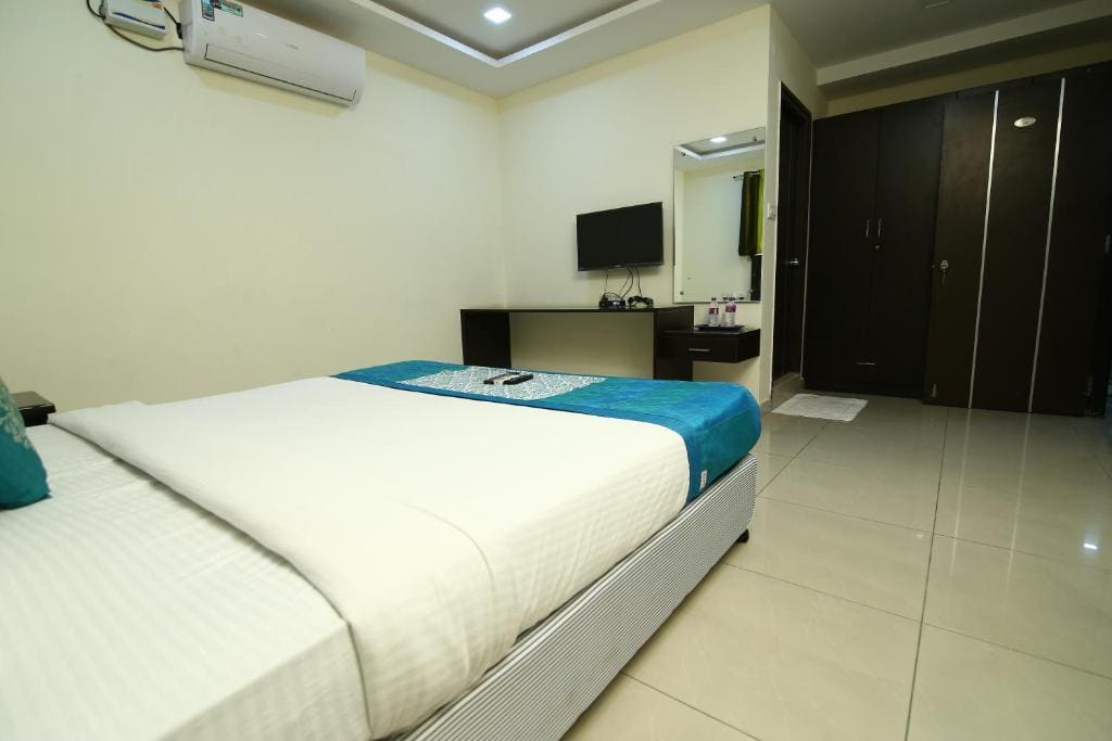 Deluxe Double Room with Balcony room - Image 2