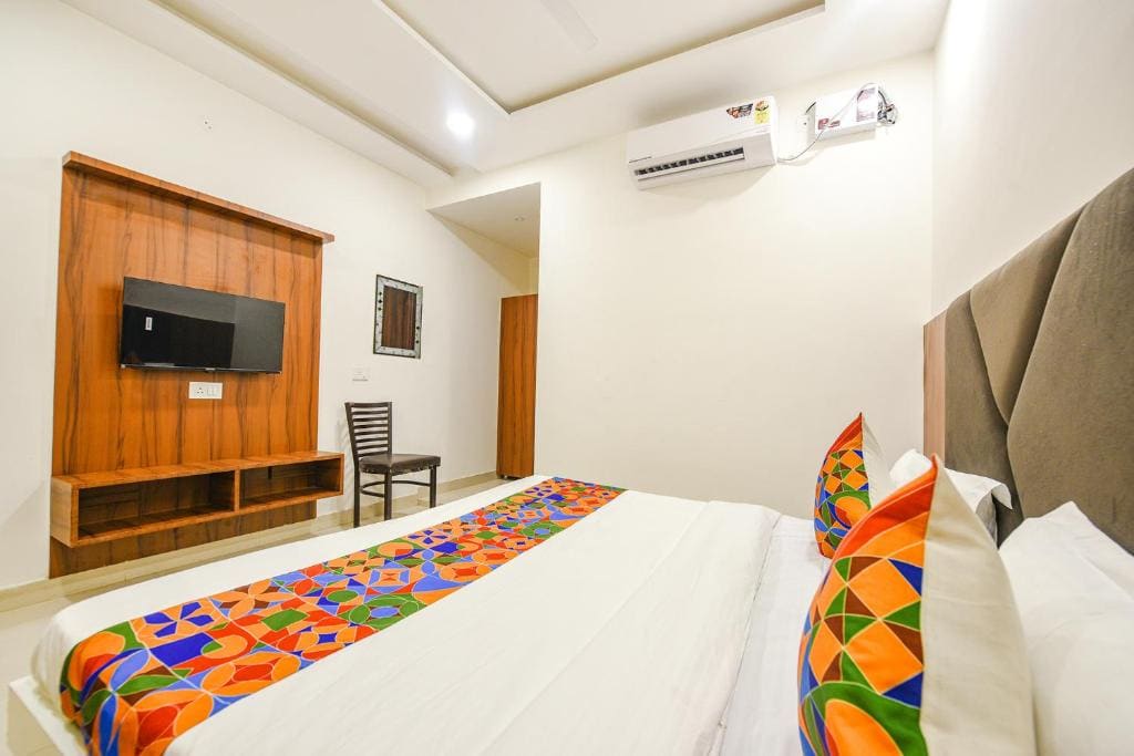 Deluxe King Room room - Image 1