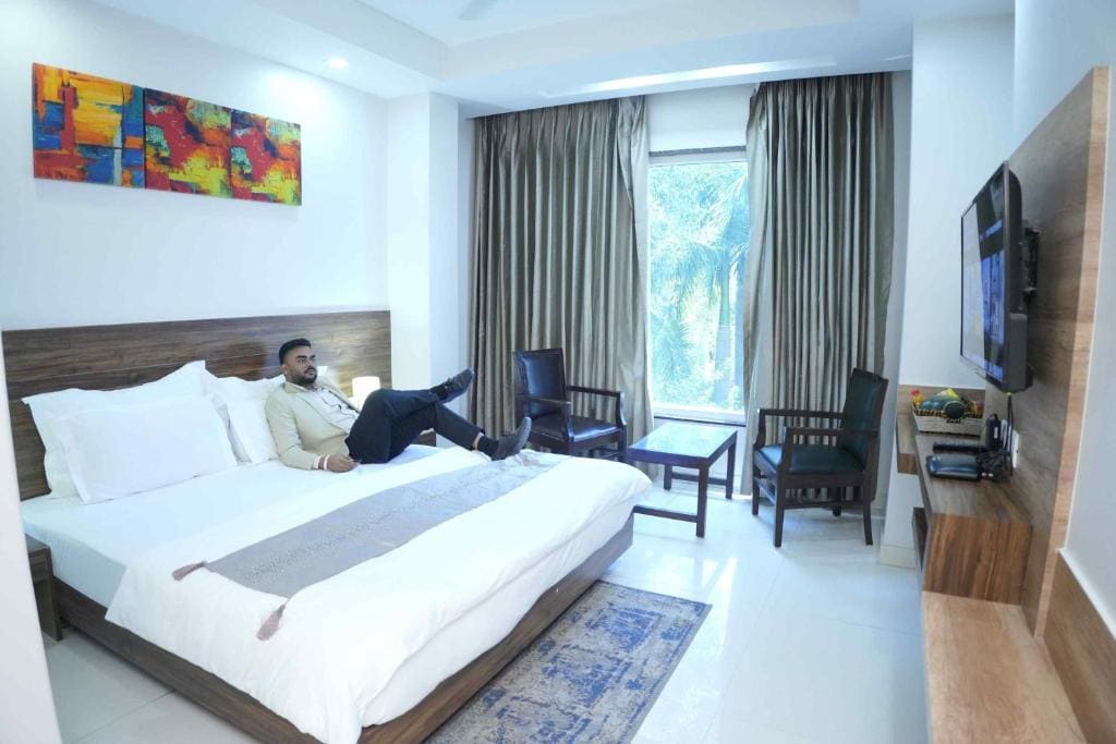 Deluxe Room room - Image 2
