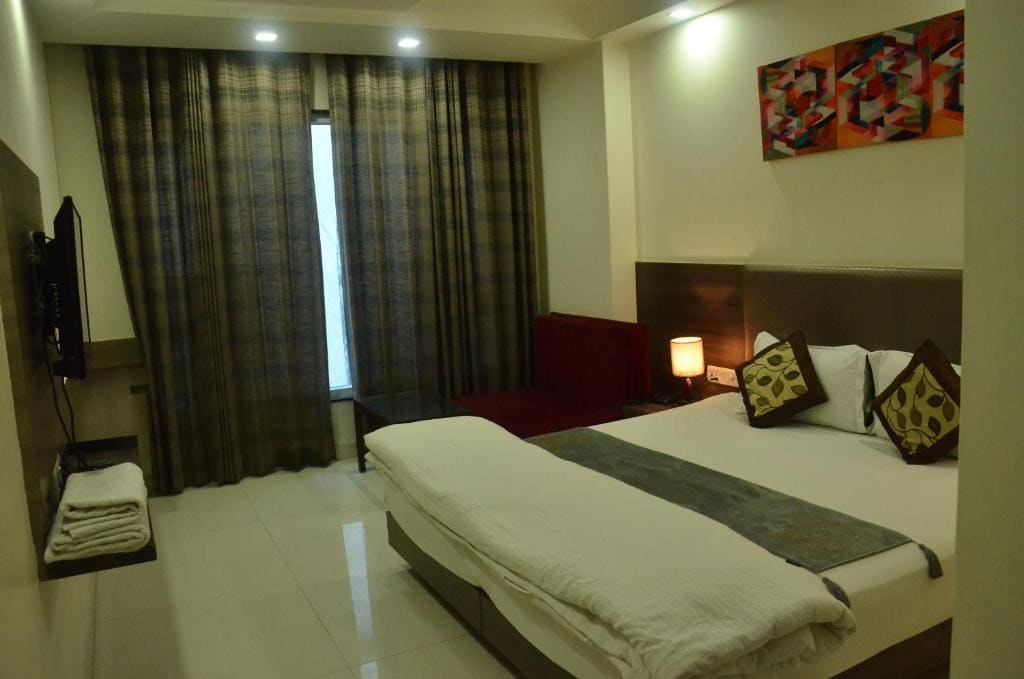 Deluxe Room room - Image 3