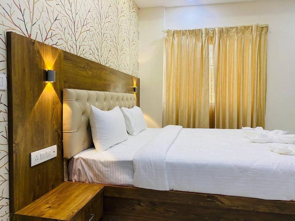 Deluxe Room room - Image 2