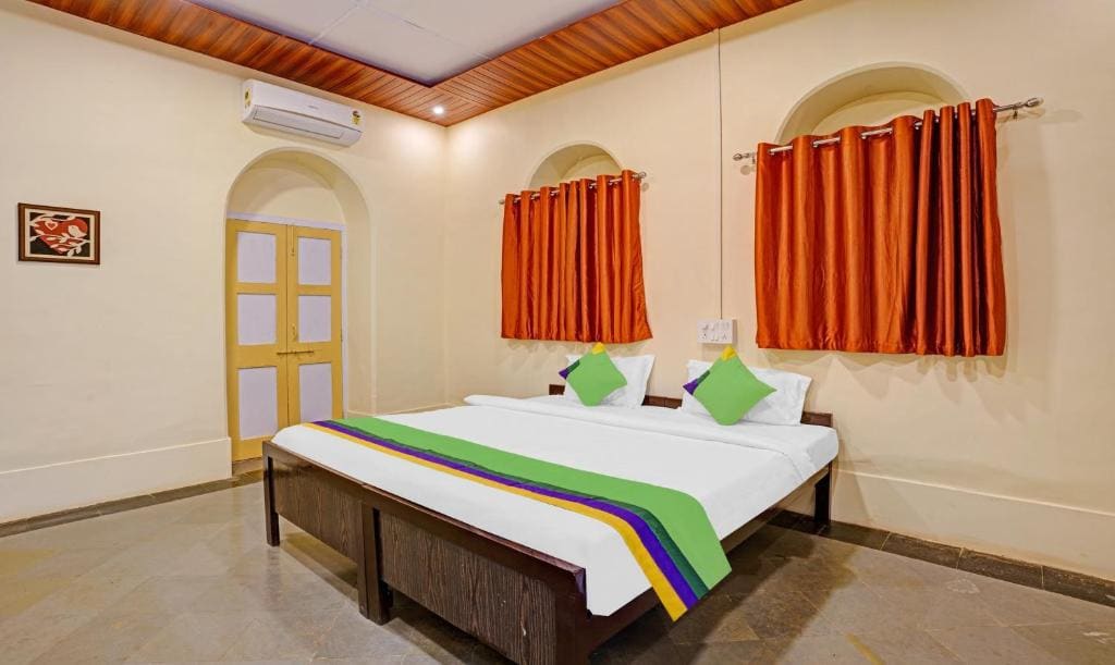 Deluxe Family Room room - Image 1