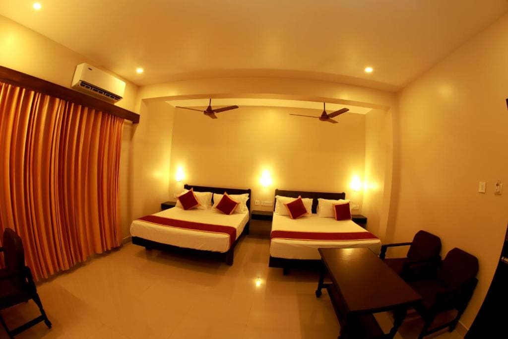 Deluxe Family Room room - Image 3