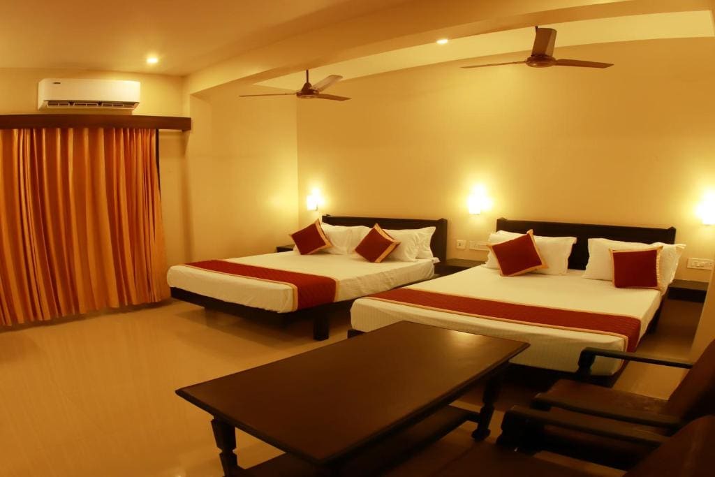 Deluxe Family Room room - Image 2