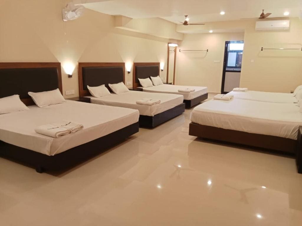 10-Bed AC room - Image 1