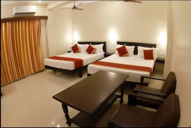 Standard Family Room room - Image 2