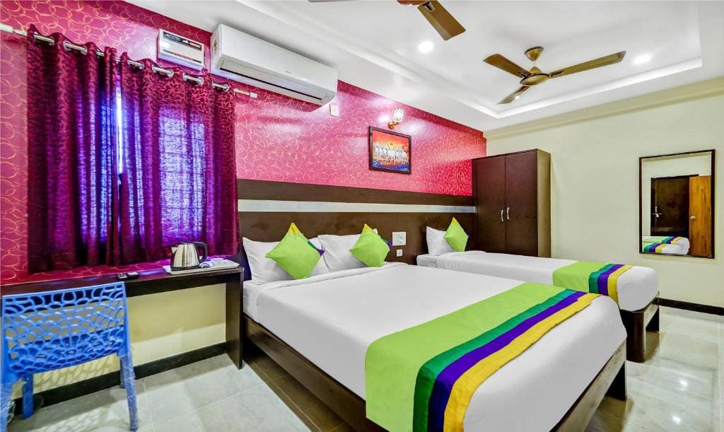 Deluxe Family Room room - Image 3