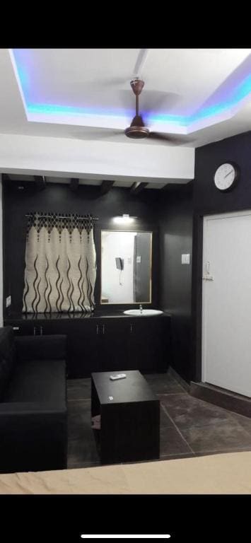 Deluxe Family Room room - Image 3