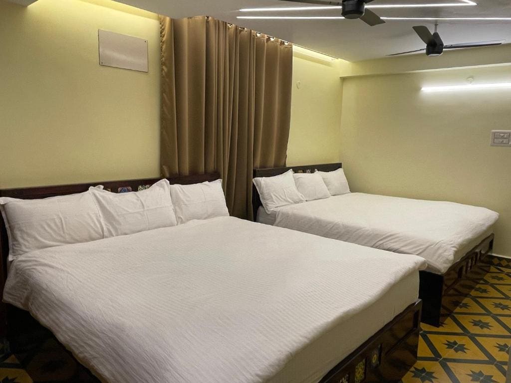 One-Bedroom Deluxe Apartment room - Image 1