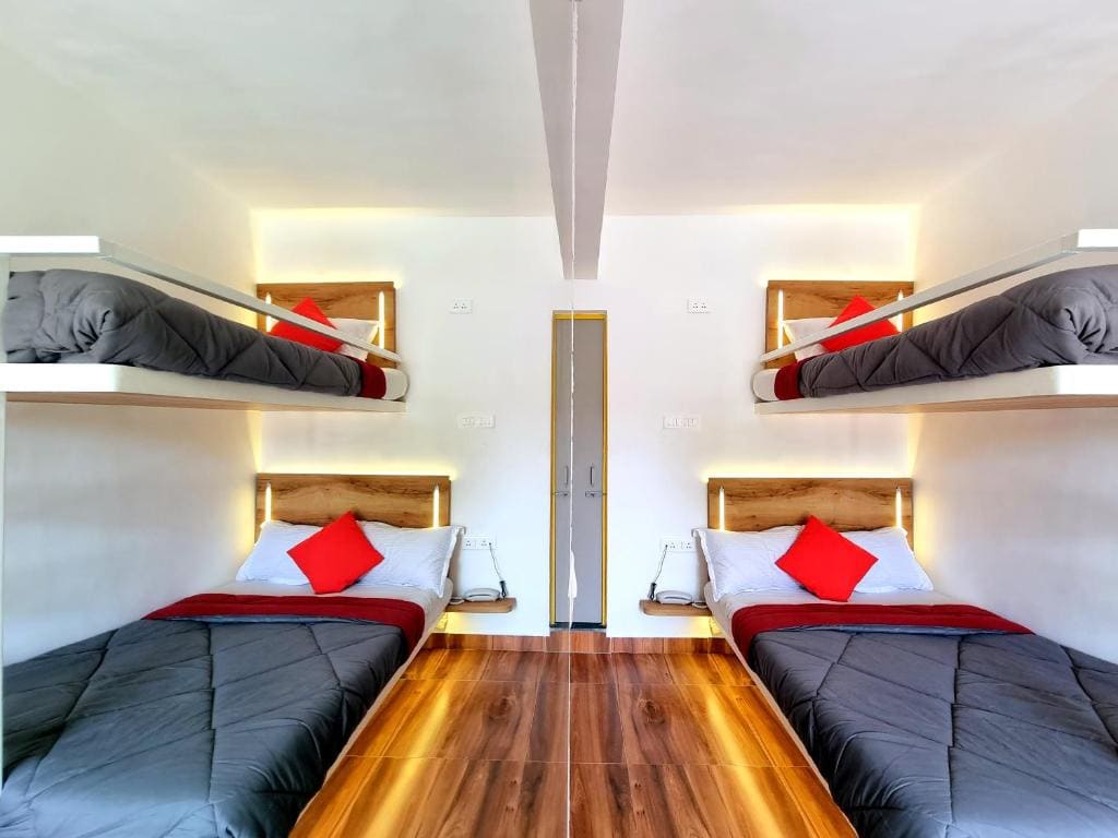 Deluxe Room room - Image 3