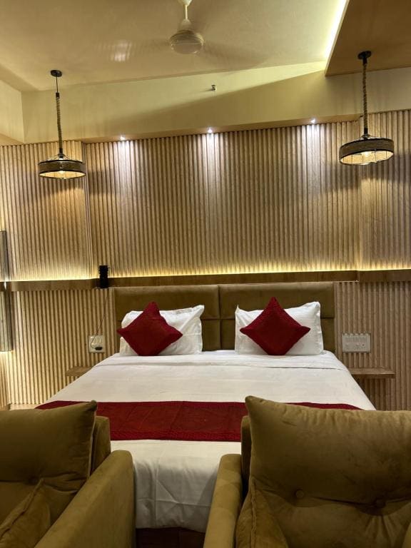 One-Bedroom Apartment room - Image 3