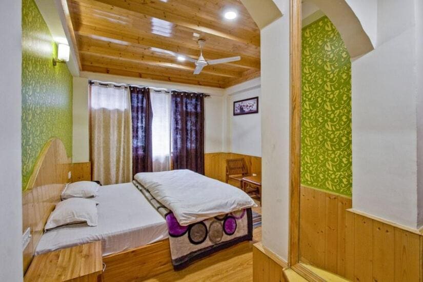 Double Room with Mountain View room - Image 2