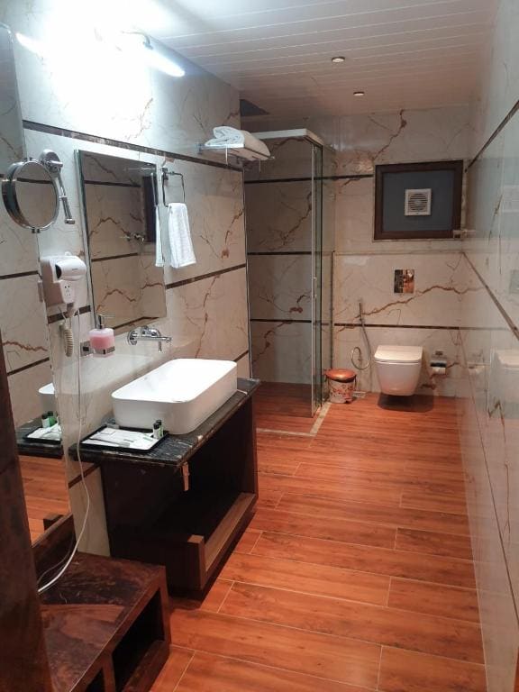 Large Twin Room room - Image 2