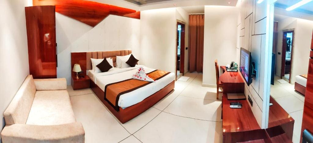 Deluxe Queen Room room - Image 2